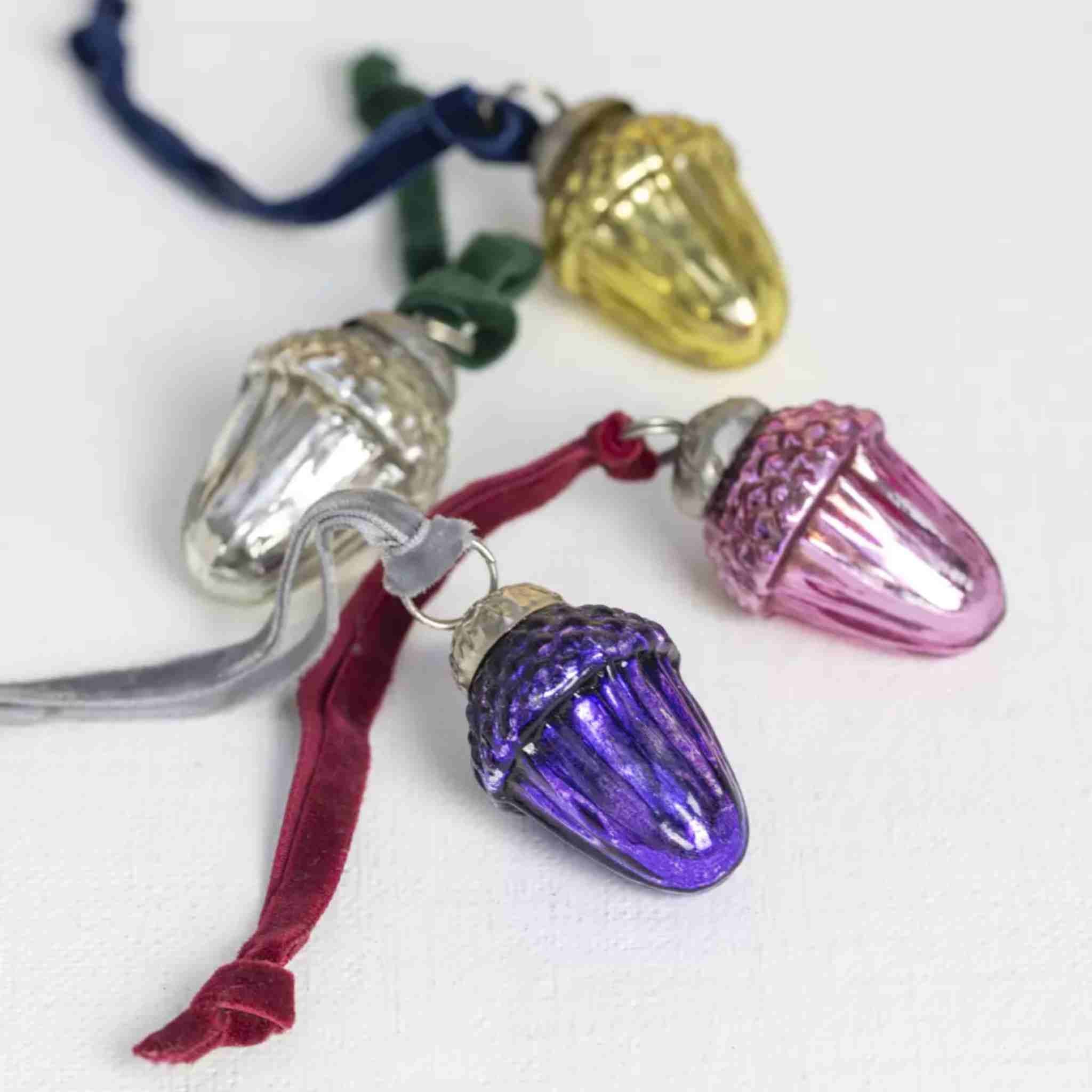 Acorns With Velvet Loops | Bag of 8