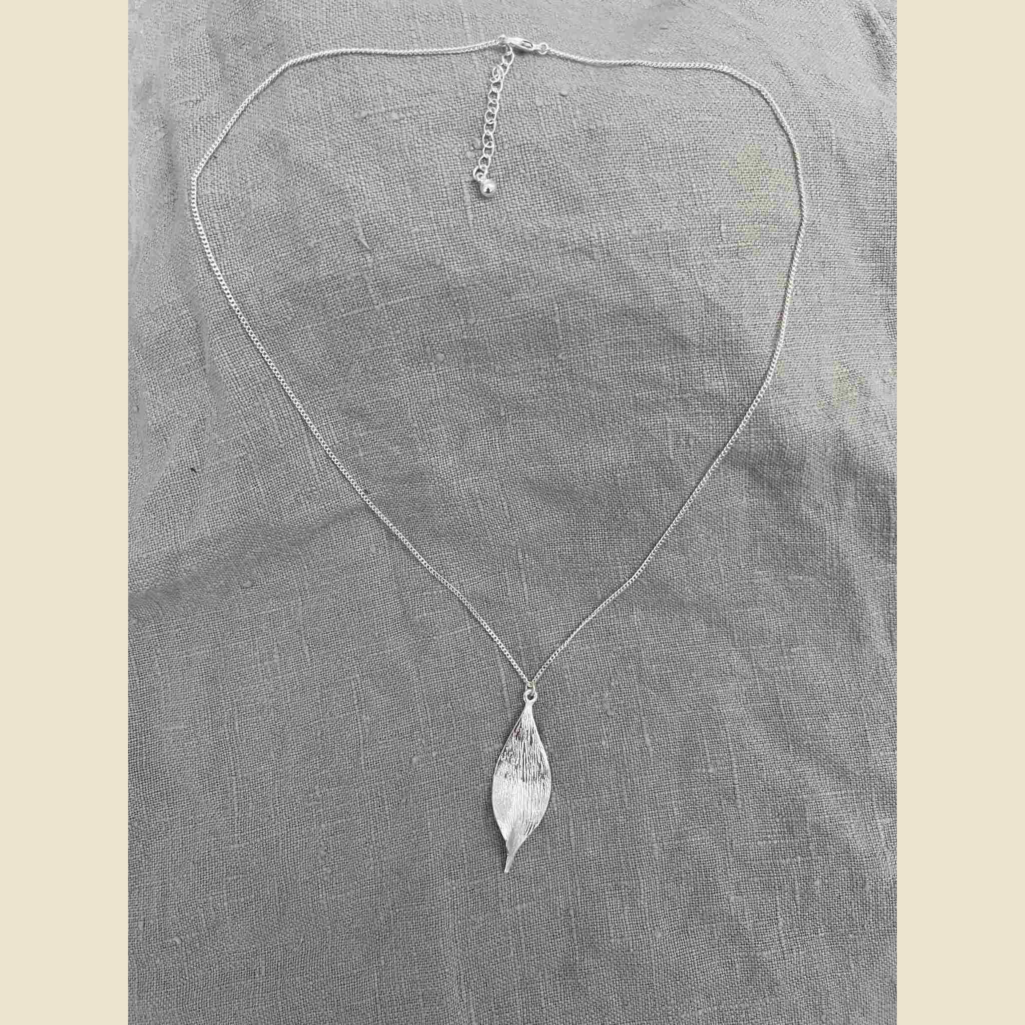 Leaf Pendant Necklace | Silver-Plate