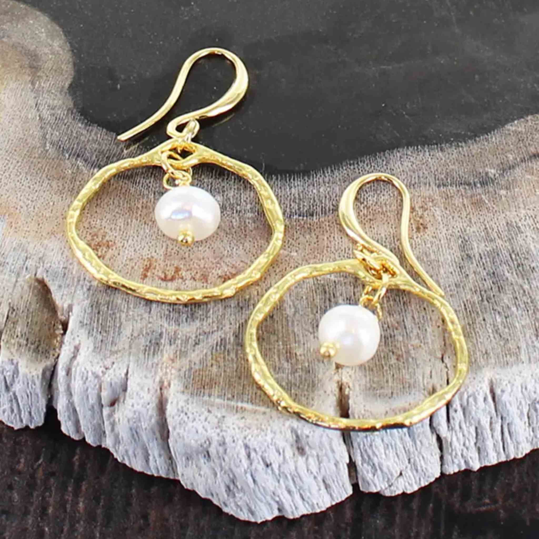Ring & Pearl Earrings | Gold-Plate